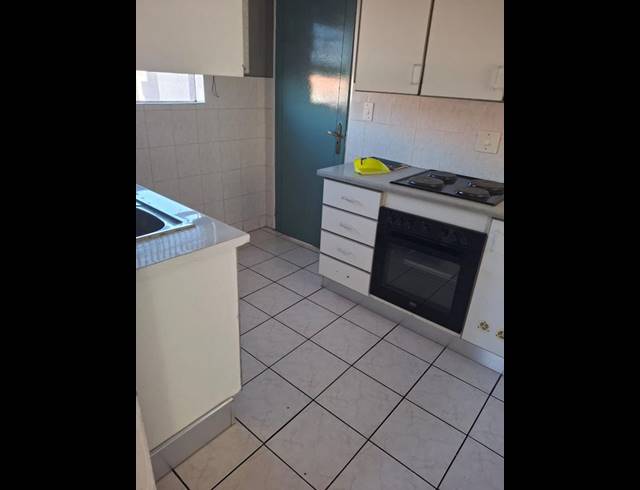 2 BEDROOM TOWNHOUSE FOR SALE IN VANDERBIJLPARK SE 3